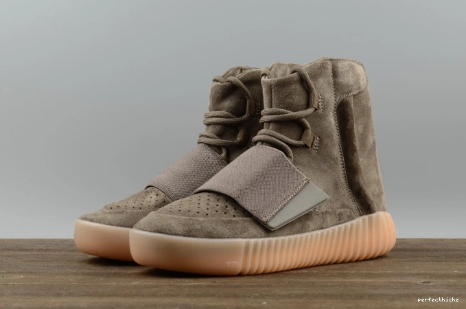 adidas Light Boost BY2456 750 Yeezy Brown 0820